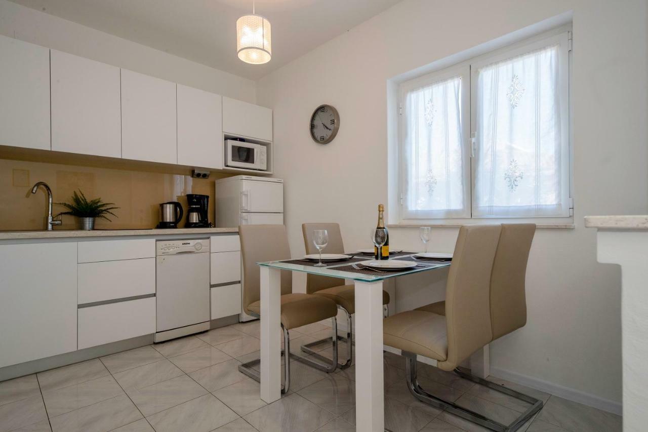 Lili Rab Apartment Rab Town Bagian luar foto