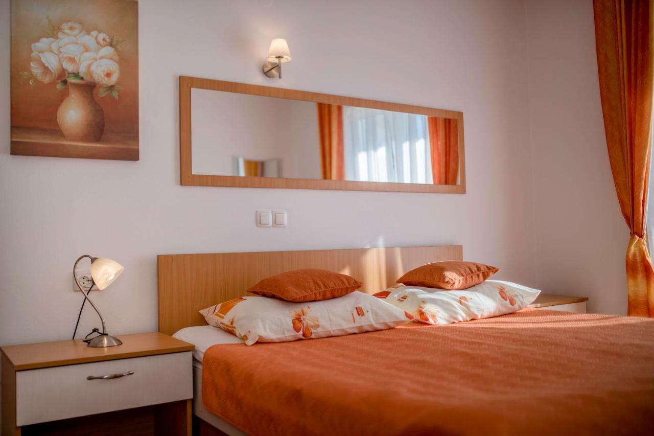 Lili Rab Apartment Rab Town Bagian luar foto