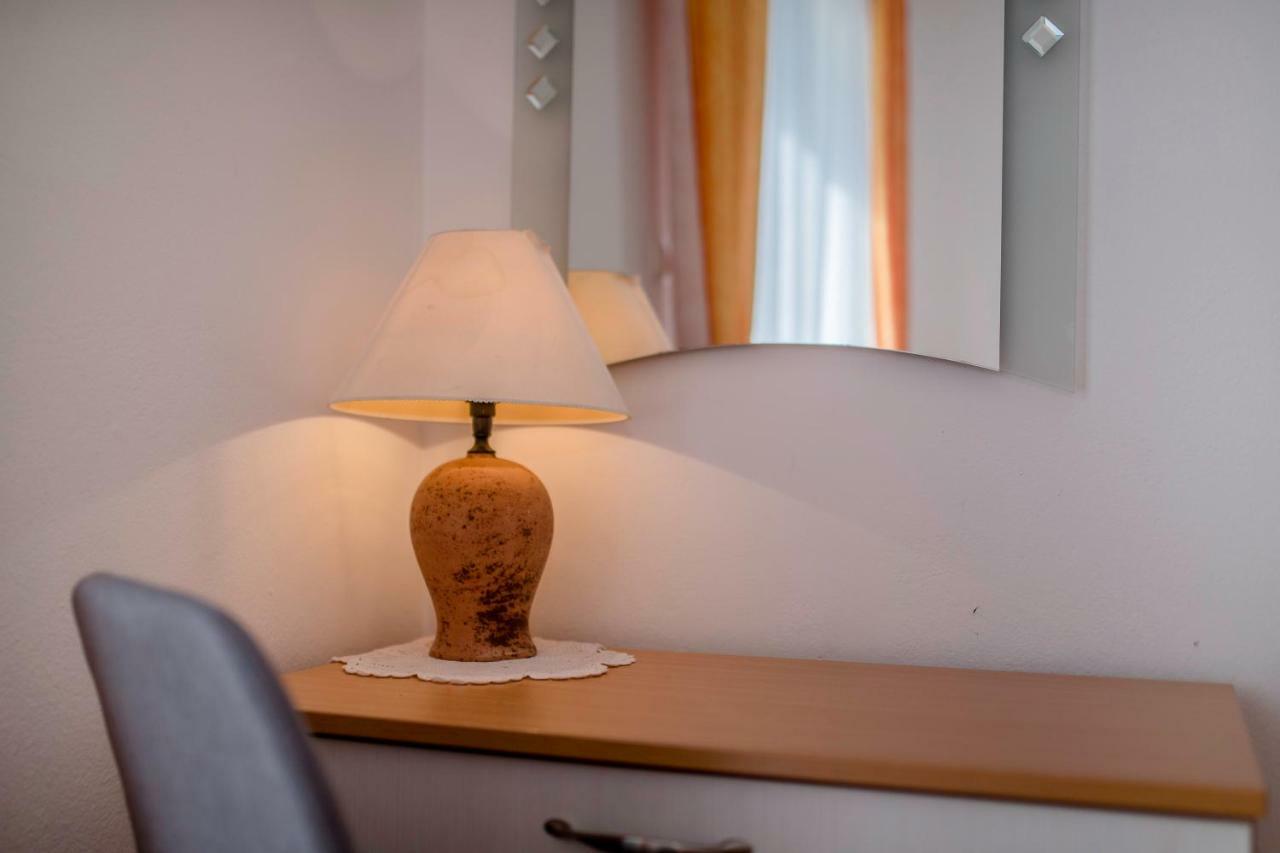 Lili Rab Apartment Rab Town Bagian luar foto