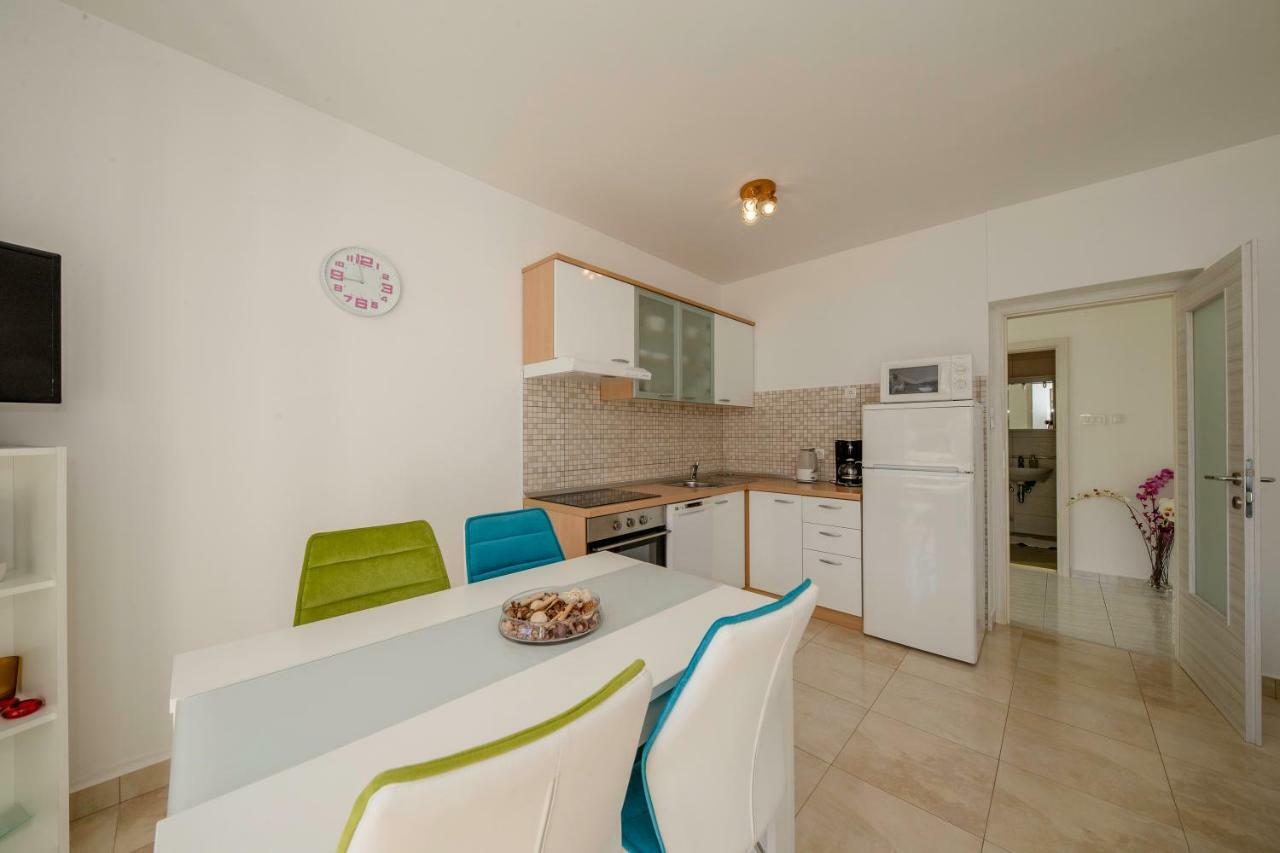 Lili Rab Apartment Rab Town Bagian luar foto