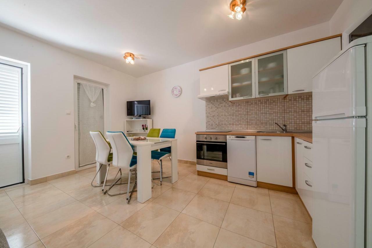 Lili Rab Apartment Rab Town Bagian luar foto