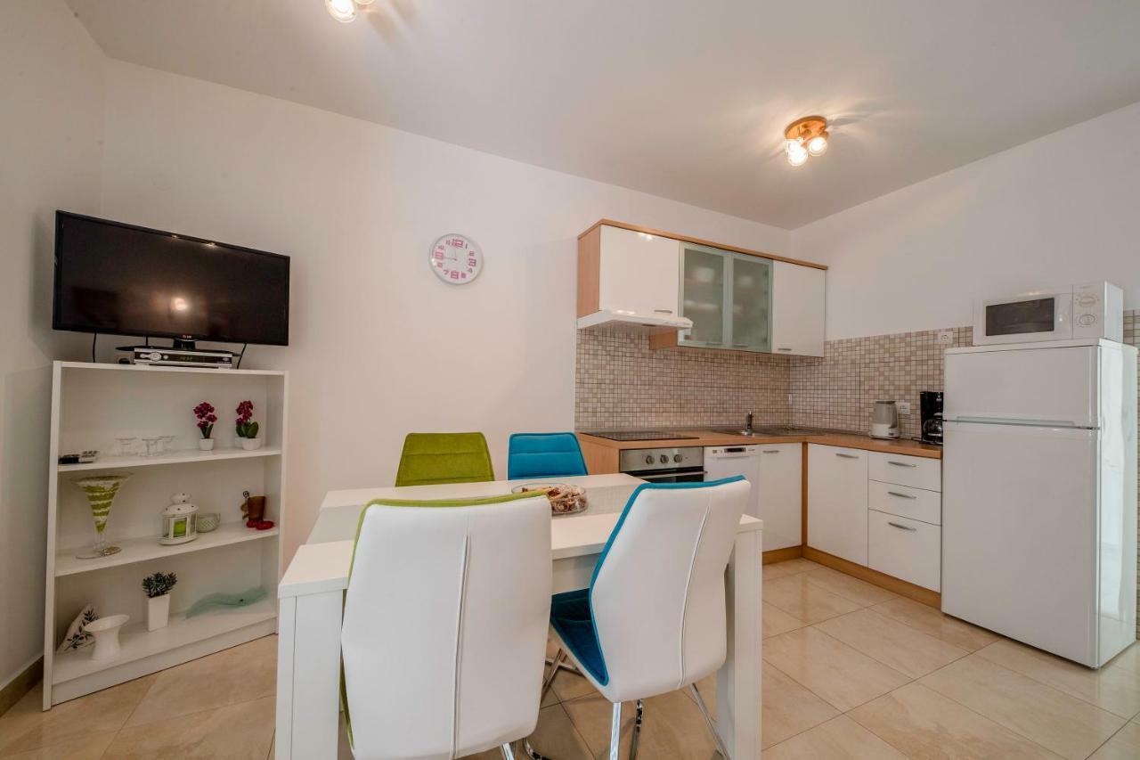 Lili Rab Apartment Rab Town Bagian luar foto